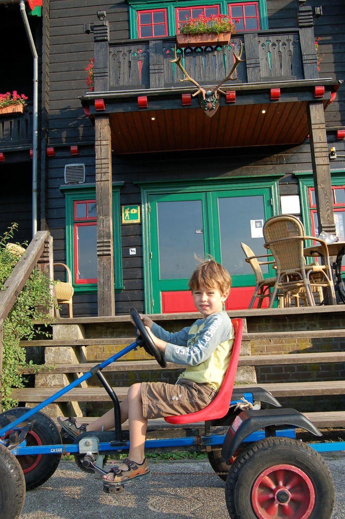 Stayokay Hostel Gorssel - Deventer Kring van Dorth Exterior foto